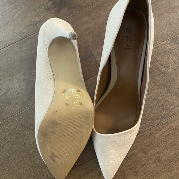 Women’s size 8.5 heels - Picture 2 of 3